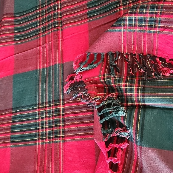 Beautiful Plaid Table Cloth 100% Cotton with Tassels. - Picture 4 of 9